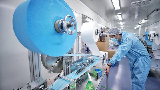 Tek Kullanımlık Nonwoven Cerrahi Maske Yapma Makinesi Kararlı Çalışma 220V / 50Hz Tedarikçi